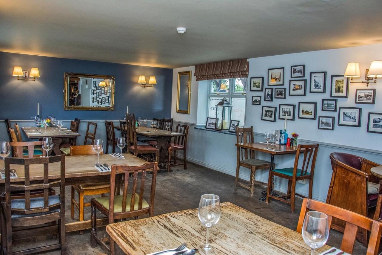 The George Inn Warminster Esterno foto