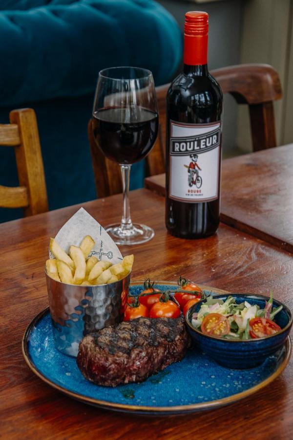The George Inn Warminster Esterno foto