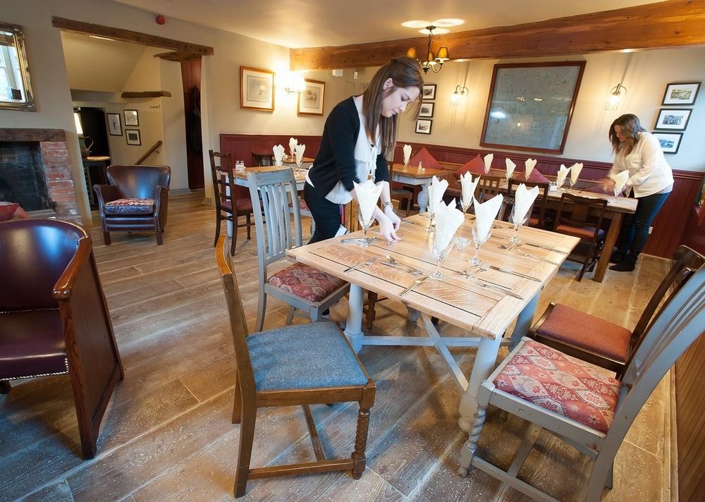 The George Inn Warminster Esterno foto